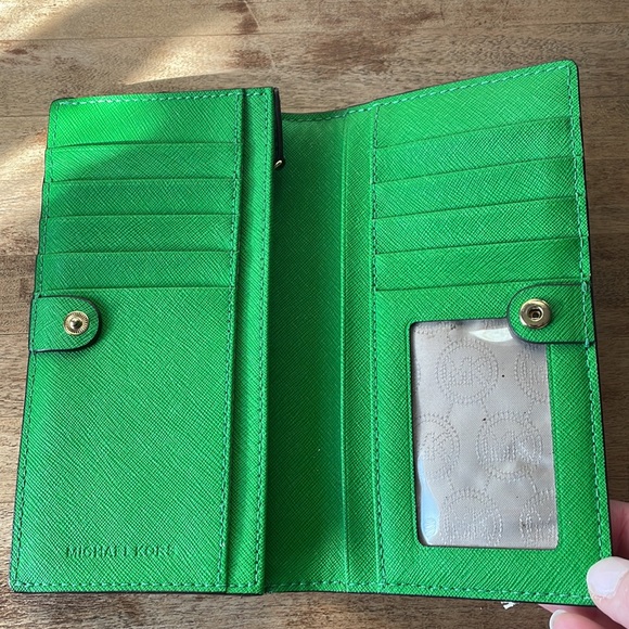 Large and small Michael lots wallets. - Picture 4 of 5